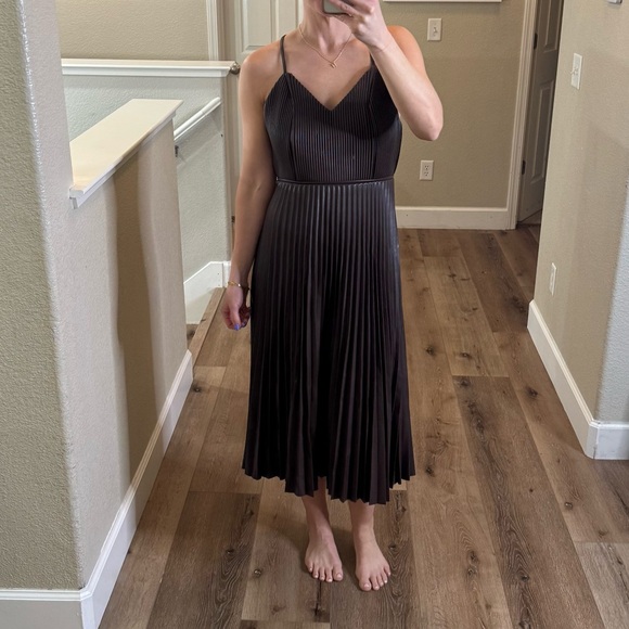 Banana Republic faux leather pleated dress - Picture 14 of 17